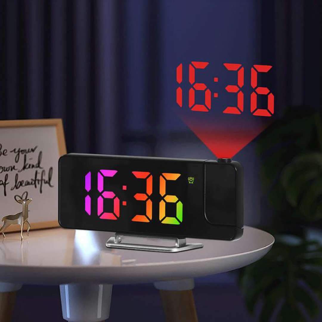 ساعة رقمية مع بروجيكتور